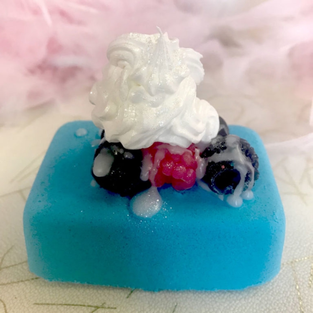 BERRY & CREAM BATH BOMB
